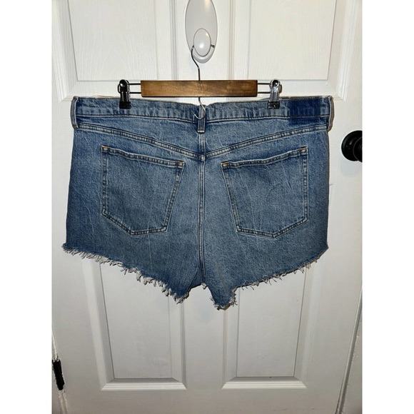 Abercrombie & Fitch High Rise The Mom Short Cut Off Size 34/18 - Picture 6 of 7